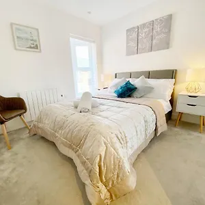 https://guild-house-2-bed-apartment-close-to-town-centre.tophotelsbath.com