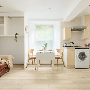 https://central-studio-near-usher-hall-edinburgh-castle.edinburghhotelsuk.org