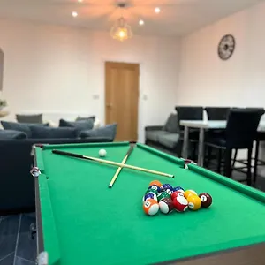 https://luxe-villa-home-near-nec-airport-train.hotelsin-nottingham.com