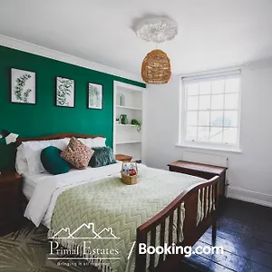 Apartment Three Bedroom Townhouse By Primal Estates Short Lets In Brighton, Brighton